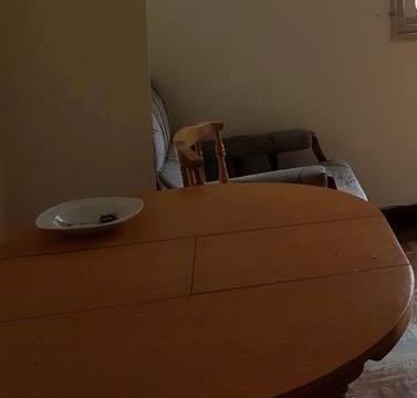 REGALO Se regala mesa de comedor con 3 sillas, 2 sillones y una estantera 3