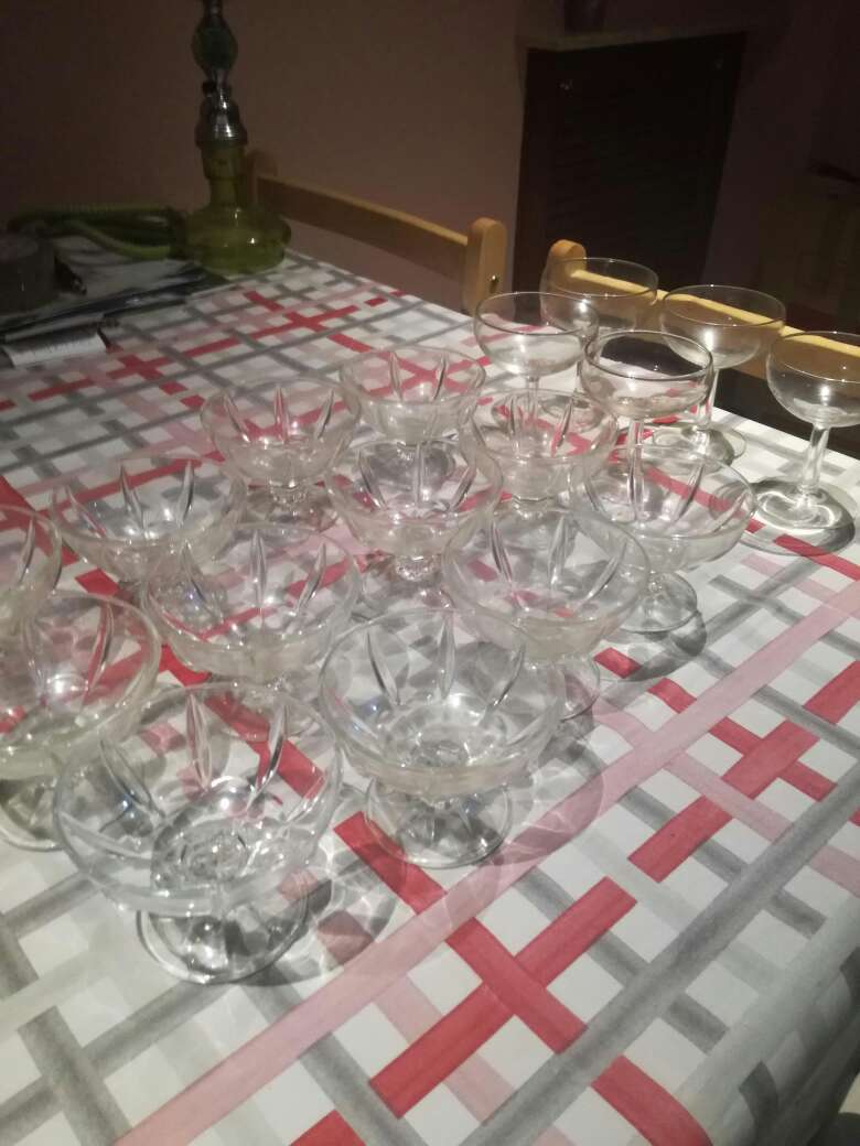 REGALO juego de 55 copas de cristal y juego de 12 tazas de cafe 3